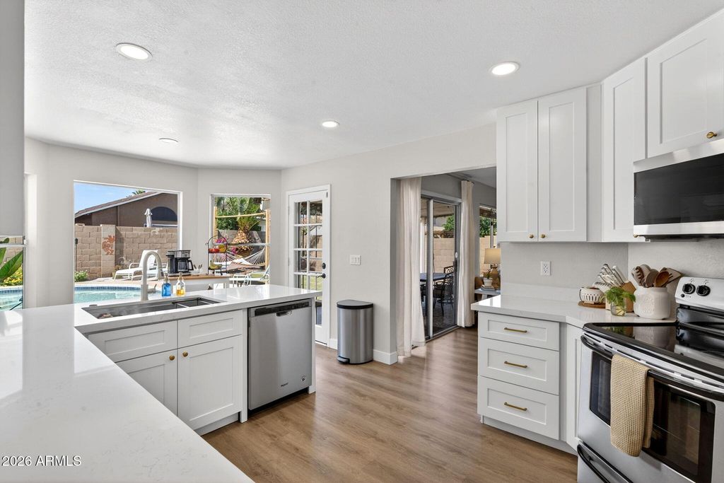 Image 19 of property listing at 4314 E AMBERWOOD Drive, Phoenix, AZ 85048