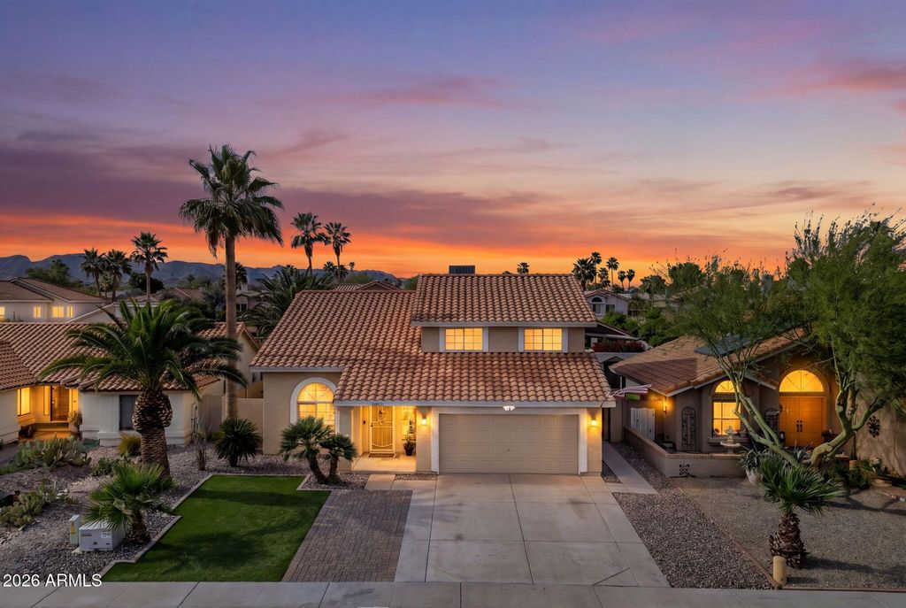 Image 2 of property listing at 4314 E AMBERWOOD Drive, Phoenix, AZ 85048