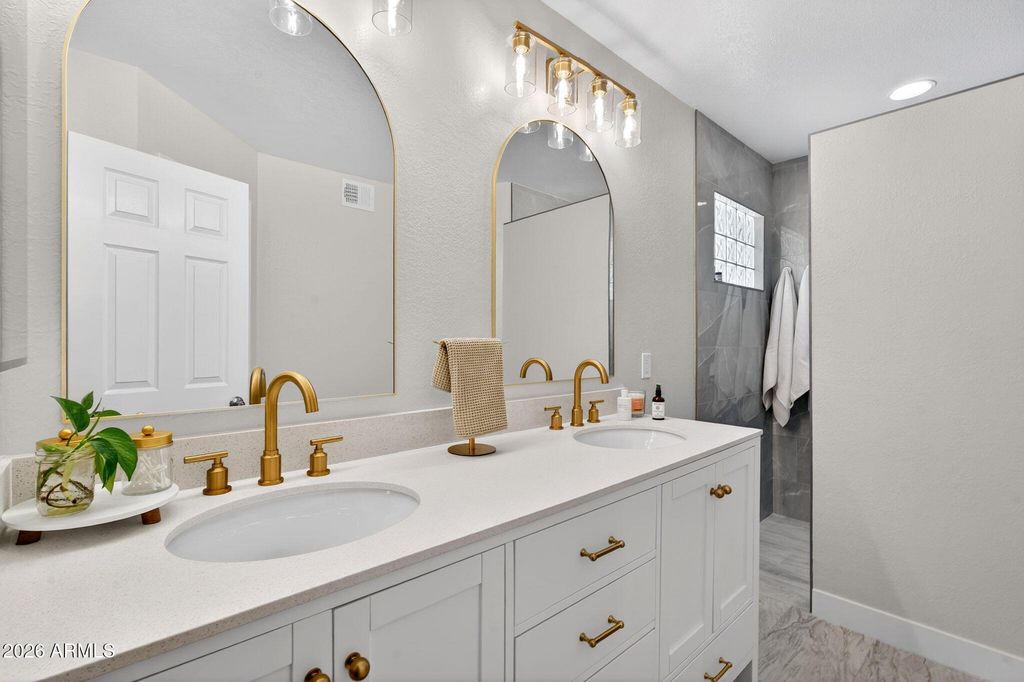 Image 27 of property listing at 4314 E AMBERWOOD Drive, Phoenix, AZ 85048