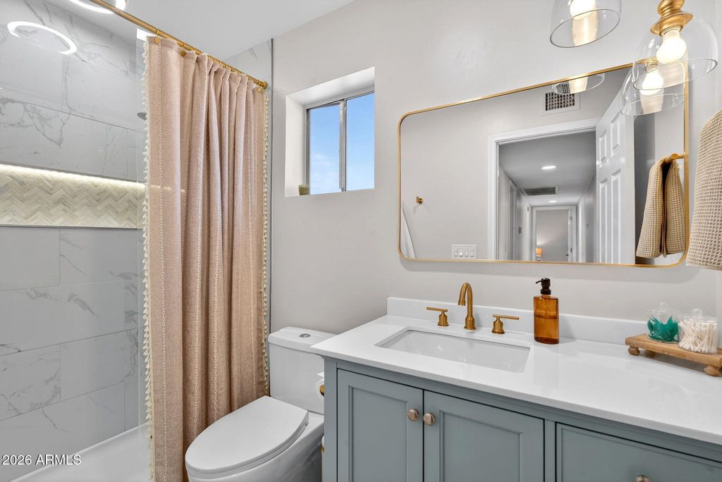 Image 36 of property listing at 4314 E AMBERWOOD Drive, Phoenix, AZ 85048