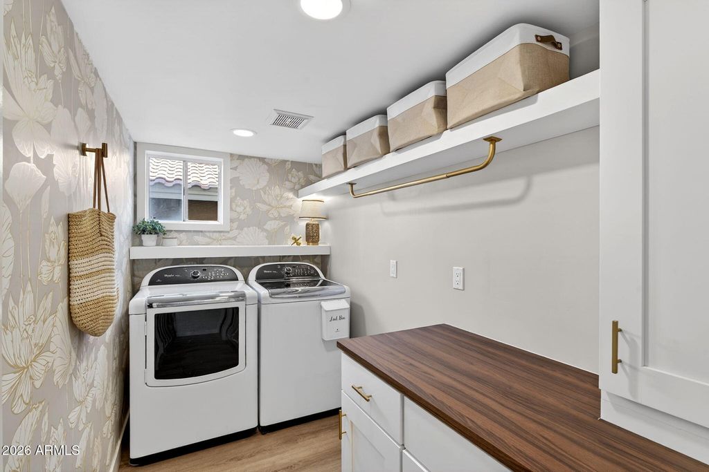 Image 38 of property listing at 4314 E AMBERWOOD Drive, Phoenix, AZ 85048
