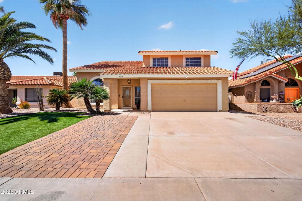 Image 5 of property listing at 4314 E AMBERWOOD Drive, Phoenix, AZ 85048