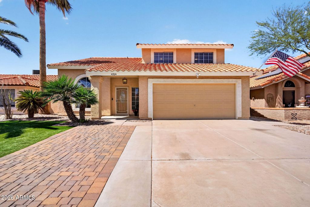 Image 6 of property listing at 4314 E AMBERWOOD Drive, Phoenix, AZ 85048