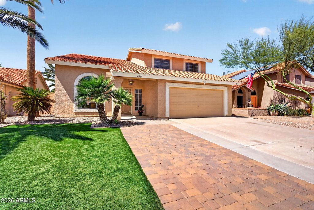 Image 7 of property listing at 4314 E AMBERWOOD Drive, Phoenix, AZ 85048
