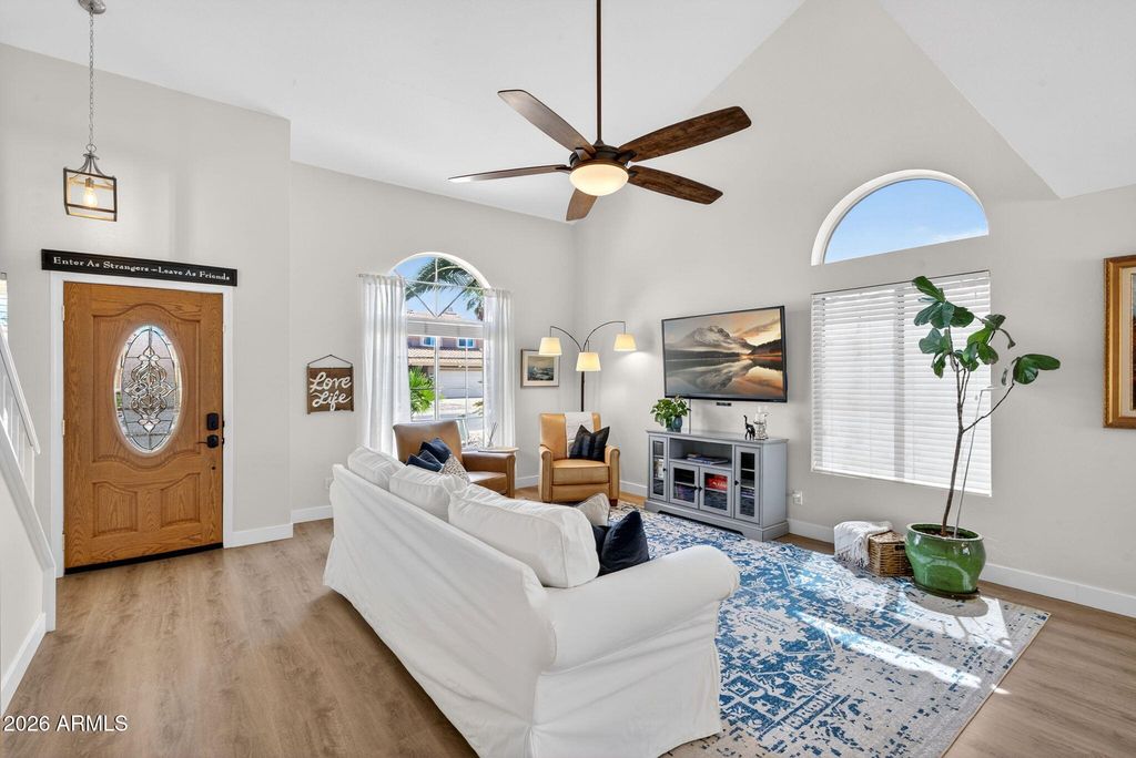 Image 9 of property listing at 4314 E AMBERWOOD Drive, Phoenix, AZ 85048