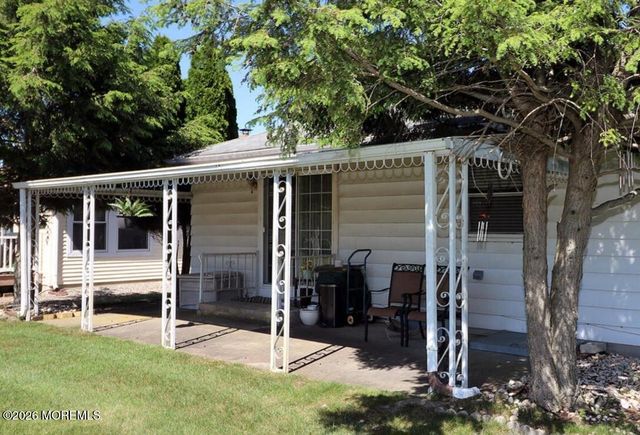 9 Bolans Court, Toms River, NJ 08757