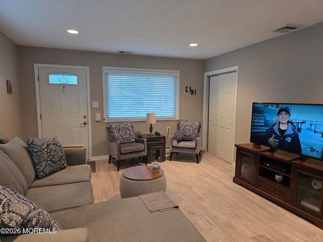 9 Bolans Court, Toms River, NJ 08757