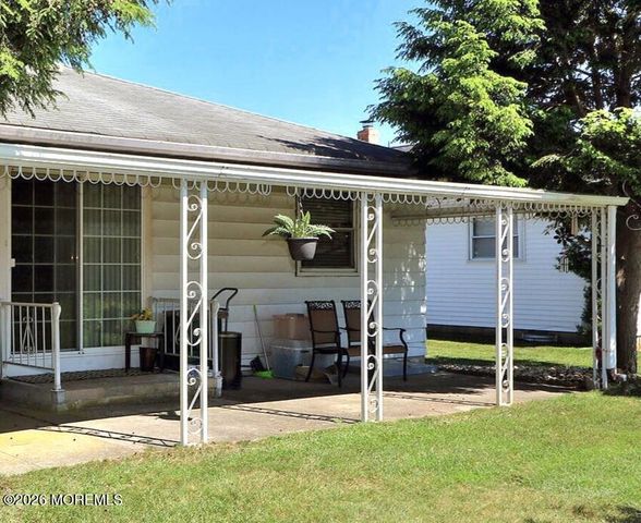 9 Bolans Court, Toms River, NJ 08757