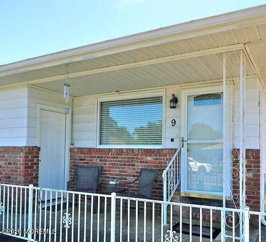 9 Bolans Court, Toms River, NJ 08757