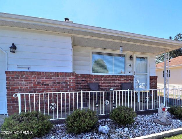 9 Bolans Court, Toms River, NJ 08757