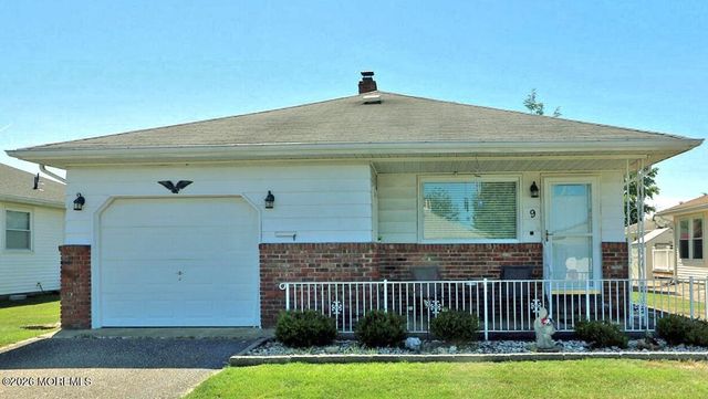 9 Bolans Court, Toms River, NJ 08757