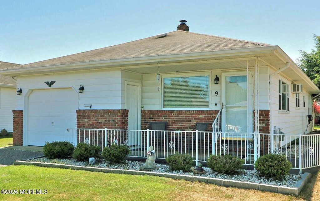 9 Bolans Court, Toms River, NJ 08757