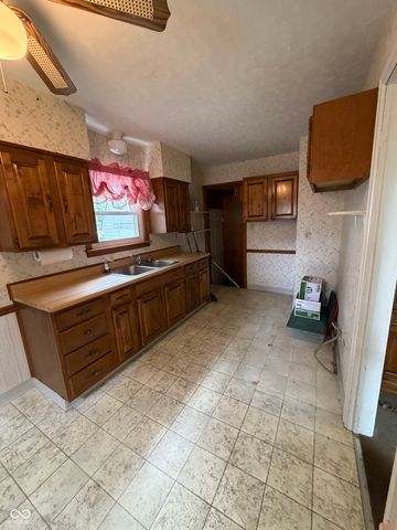 3016 Fairview Street, Anderson, IN 46016