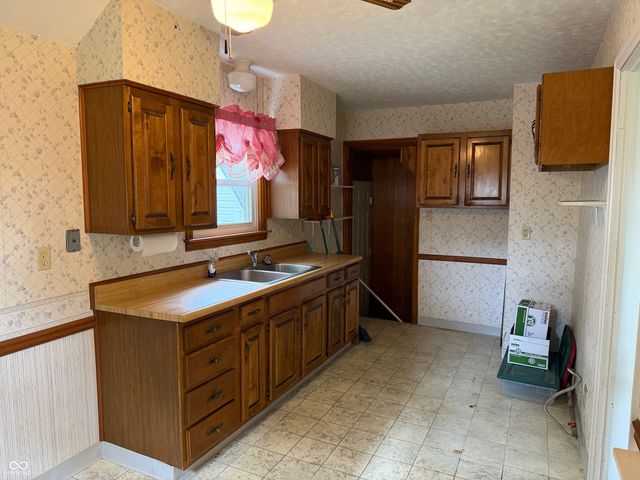 3016 Fairview Street, Anderson, IN 46016