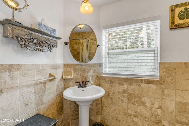 113 9th Street, New Smyrna Beach, FL 32168