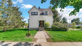 402 E Indiana Avenue, Chesterton, IN 46304