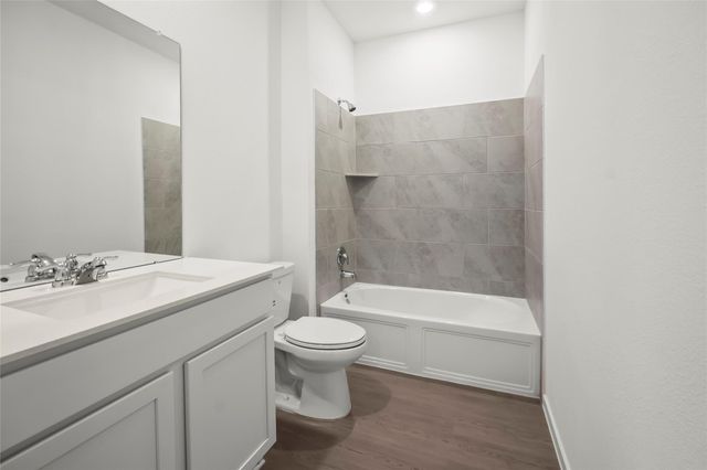 8310 Opal Pond Drive, Angleton, TX 77515