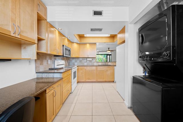 7350 NW 18th Street 207, Margate, FL 33063