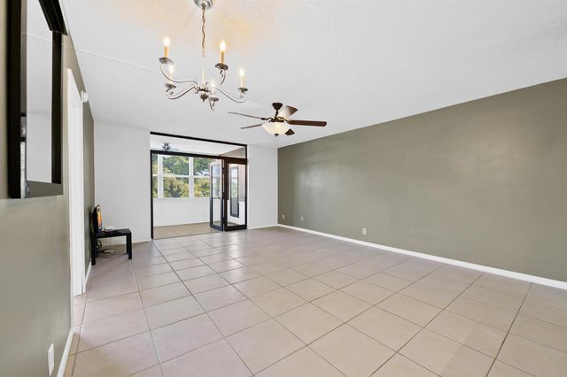 7350 NW 18th Street 207, Margate, FL 33063