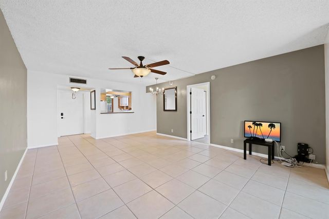 7350 NW 18th Street 207, Margate, FL 33063