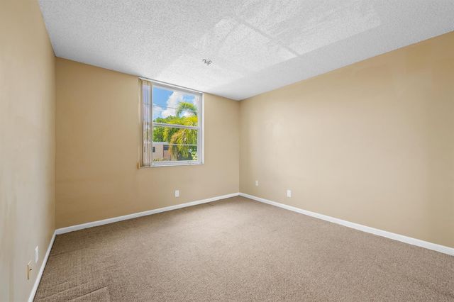 7350 NW 18th Street 207, Margate, FL 33063