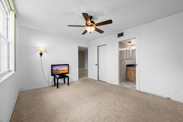 7350 NW 18th Street 207, Margate, FL 33063
