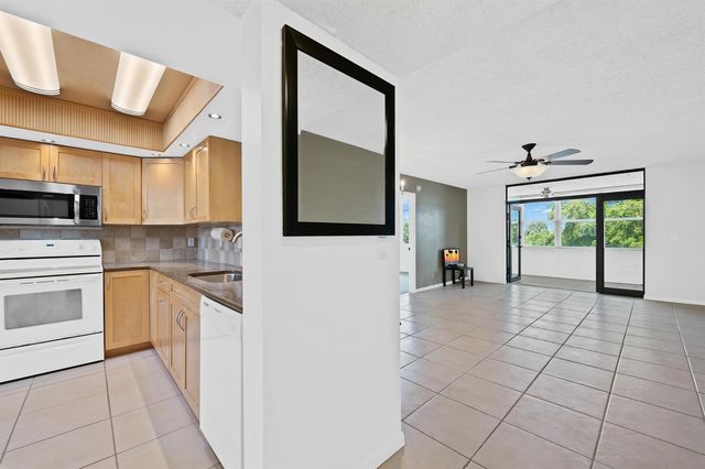 7350 NW 18th Street 207, Margate, FL 33063