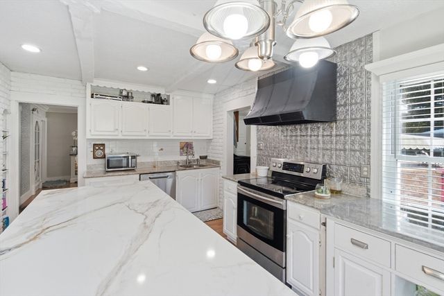 16 Allen Street, Northborough, MA 01532