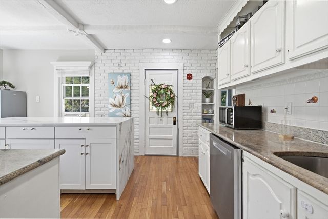 16 Allen Street, Northborough, MA 01532