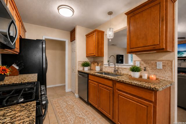 6126 HOPES FERRY ST, San Antonio, TX 78233