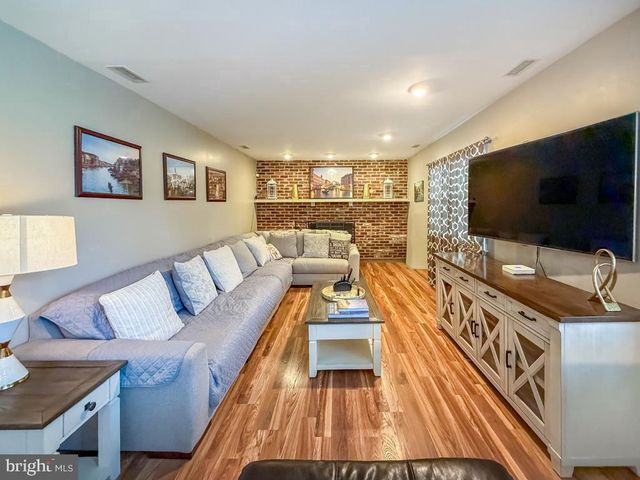 995 NEWTOWN RICHBORO RD, Newtown, PA 18940