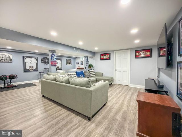 995 NEWTOWN RICHBORO RD, Newtown, PA 18940