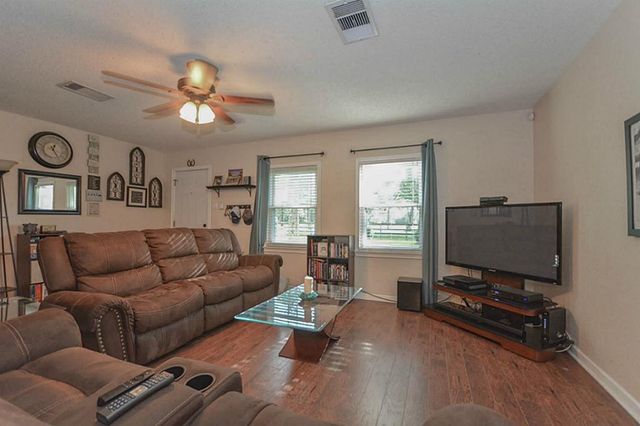 116 Texas Avenue, League City, TX 77573