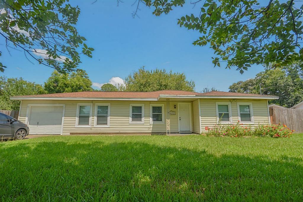 116 Texas Avenue, League City, TX 77573