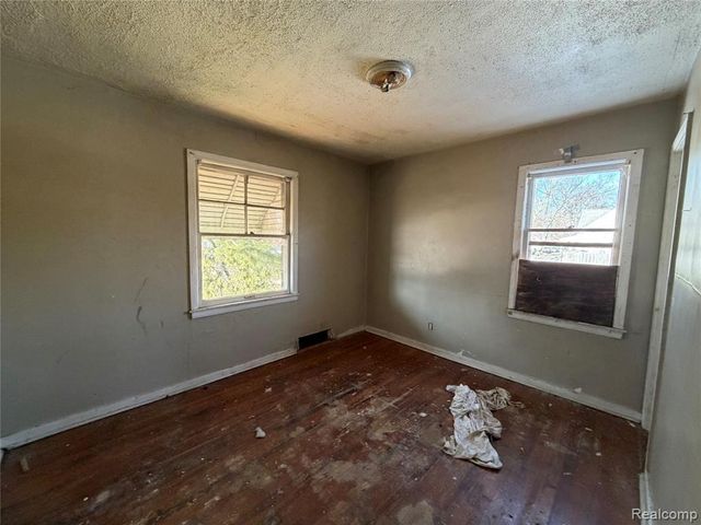 17206 Salem Street, Detroit, MI 48219