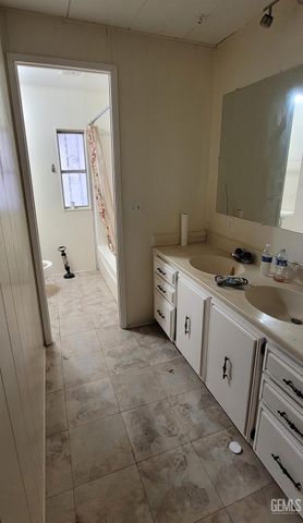 4324 Sabal Court, Bakersfield, CA 93301