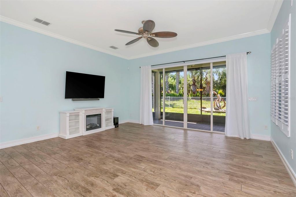 Image 20 of property listing at 16022 GOLDEN LAKES DRIVE, Wimauma, FL 33598