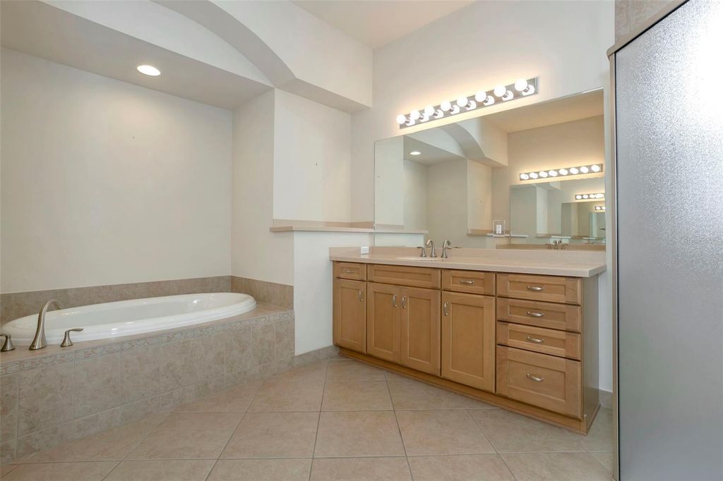 Image 25 of property listing at 16022 GOLDEN LAKES DRIVE, Wimauma, FL 33598