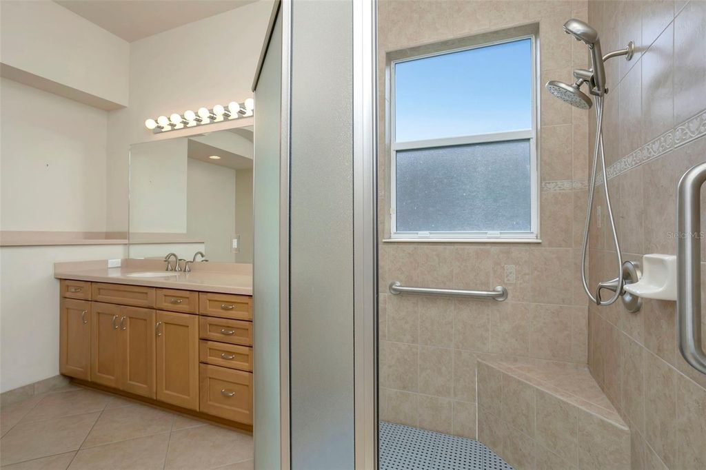 Image 26 of property listing at 16022 GOLDEN LAKES DRIVE, Wimauma, FL 33598