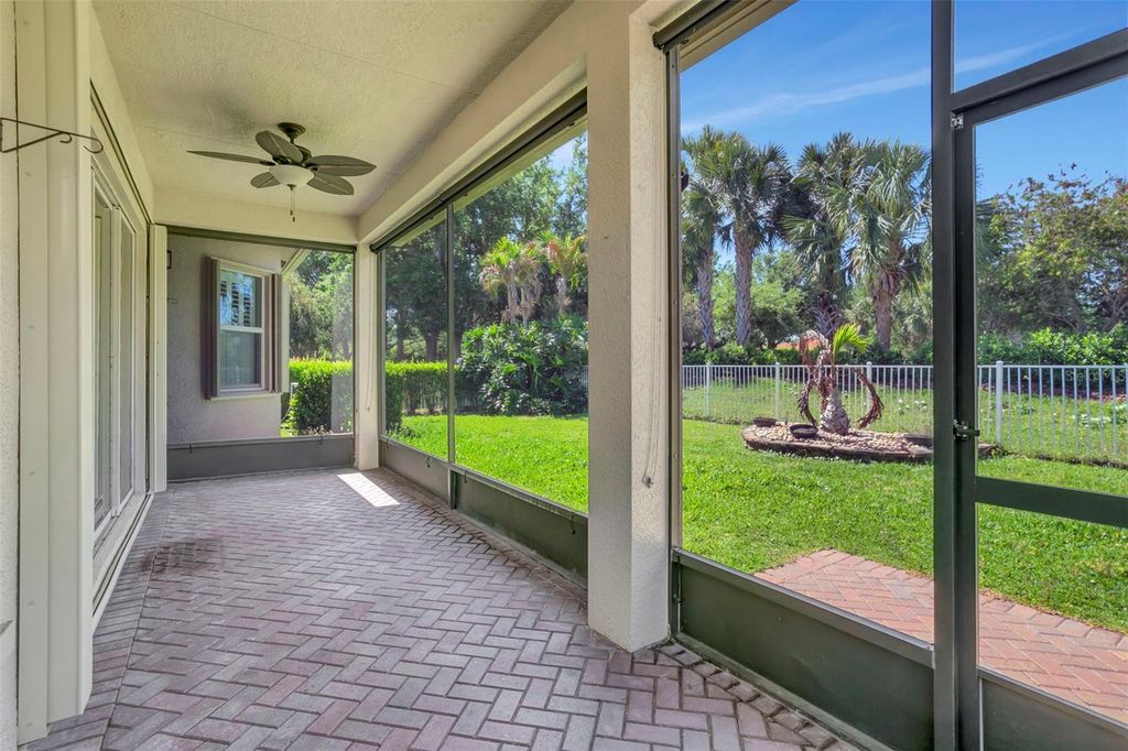 Image 39 of property listing at 16022 GOLDEN LAKES DRIVE, Wimauma, FL 33598