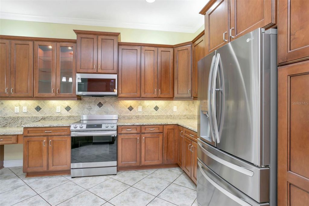 Image 5 of property listing at 16022 GOLDEN LAKES DRIVE, Wimauma, FL 33598