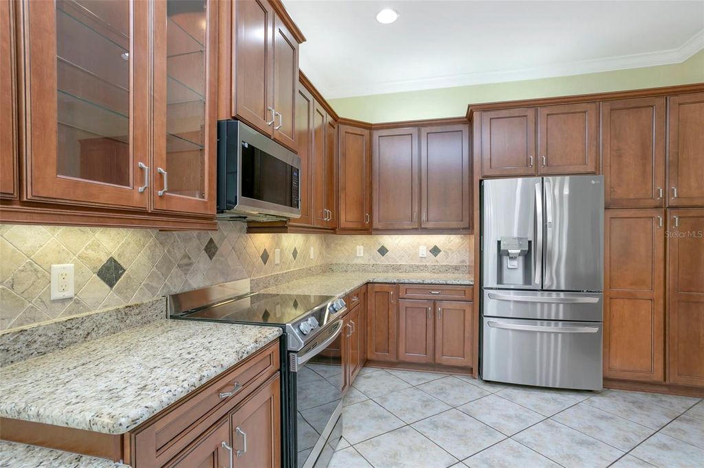 Image 6 of property listing at 16022 GOLDEN LAKES DRIVE, Wimauma, FL 33598