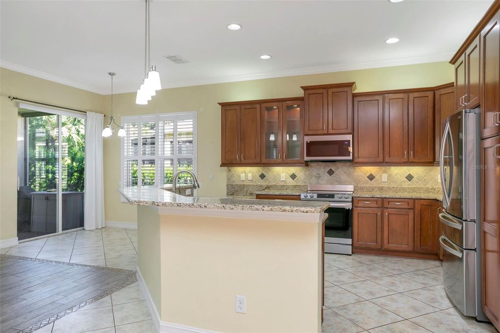 Image 8 of property listing at 16022 GOLDEN LAKES DRIVE, Wimauma, FL 33598