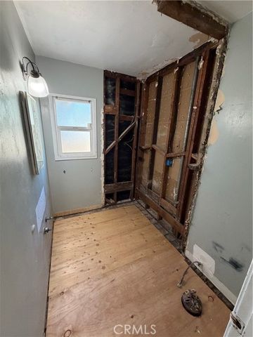 917 W 9th, Corona, CA 92882