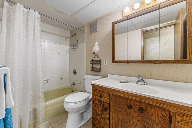 11595 W Edgerton AVENUE, Hales Corners, WI 53130