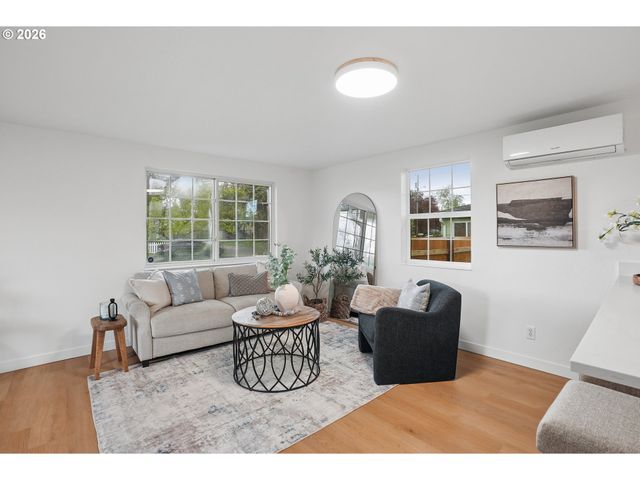 11931 Se RAYMOND St, Portland, OR 97266