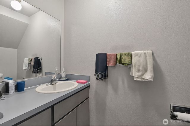 1515 104th St E, Tacoma, WA 98445