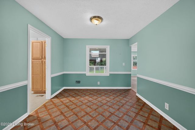 7802 Brynwood Ln, Louisville, KY 40291