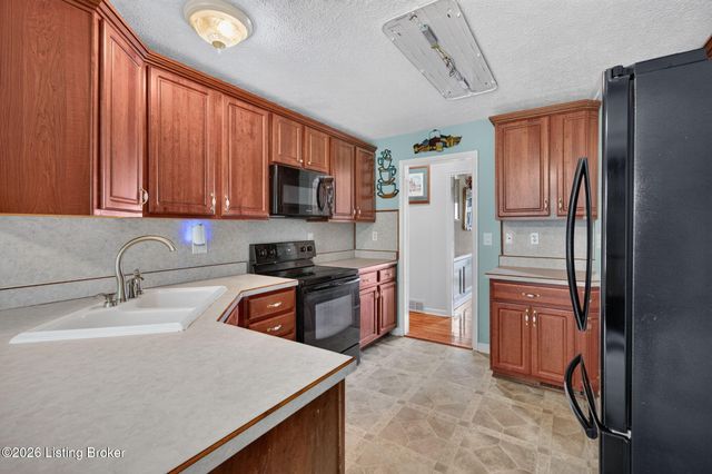 7802 Brynwood Ln, Louisville, KY 40291