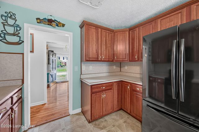 7802 Brynwood Ln, Louisville, KY 40291